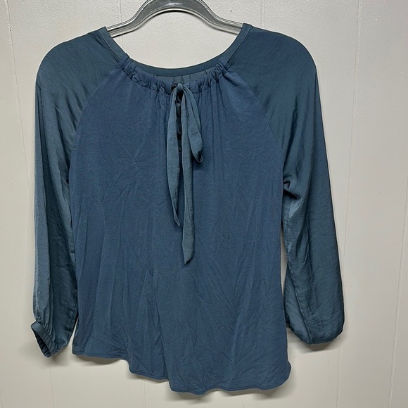 LOFT Blue Cuffed Sleeve Pleated Blouse - Picture 2 of 8